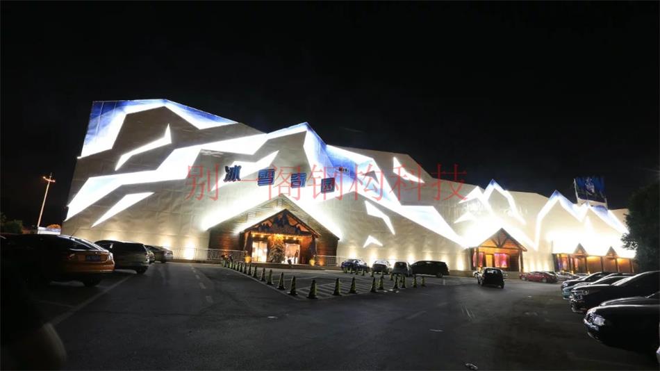 長沙奧特萊斯冰雪奇園復雜鋼結構外墻4.jpg